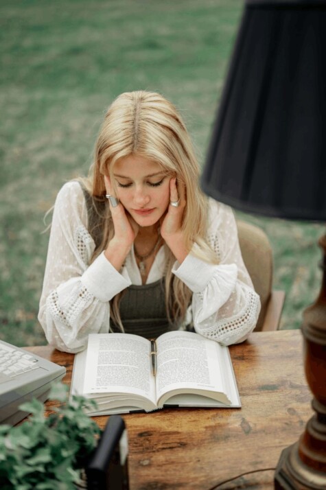 Woman in the process of reading actively in the 3rd step. 