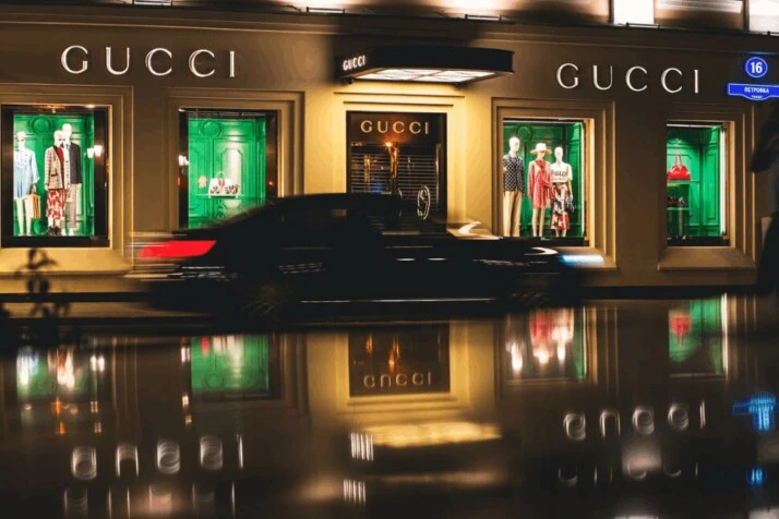 The view of A Gucci clothing store from the road side.