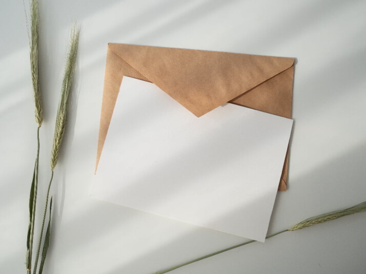 A blank white paper and a brown letter envelope.