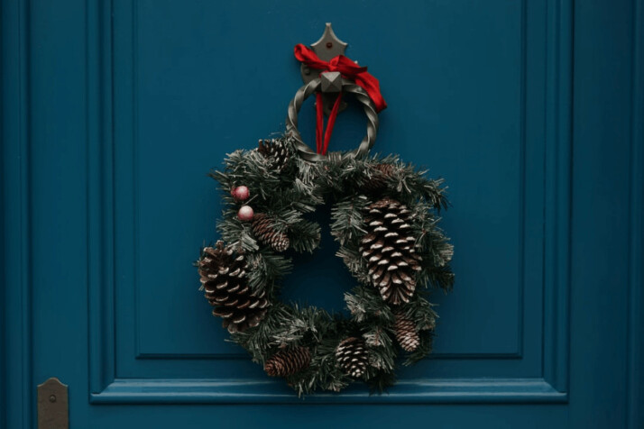 green and brown christmas wreath for christmas email marketing